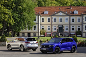 E SUV  -      Touareg eHybrid  Touareg R